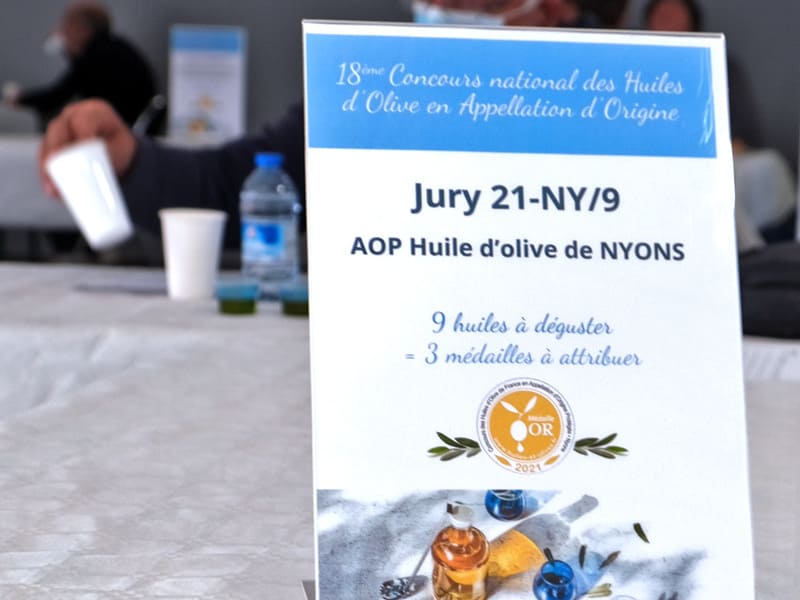 DR photo 18ème concours national huiles d'olives en AOP pancarte huile de Nyons 29 mars 2021